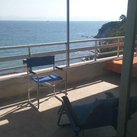 Between The Airport And The Harbour Mytilíni Exterior foto
