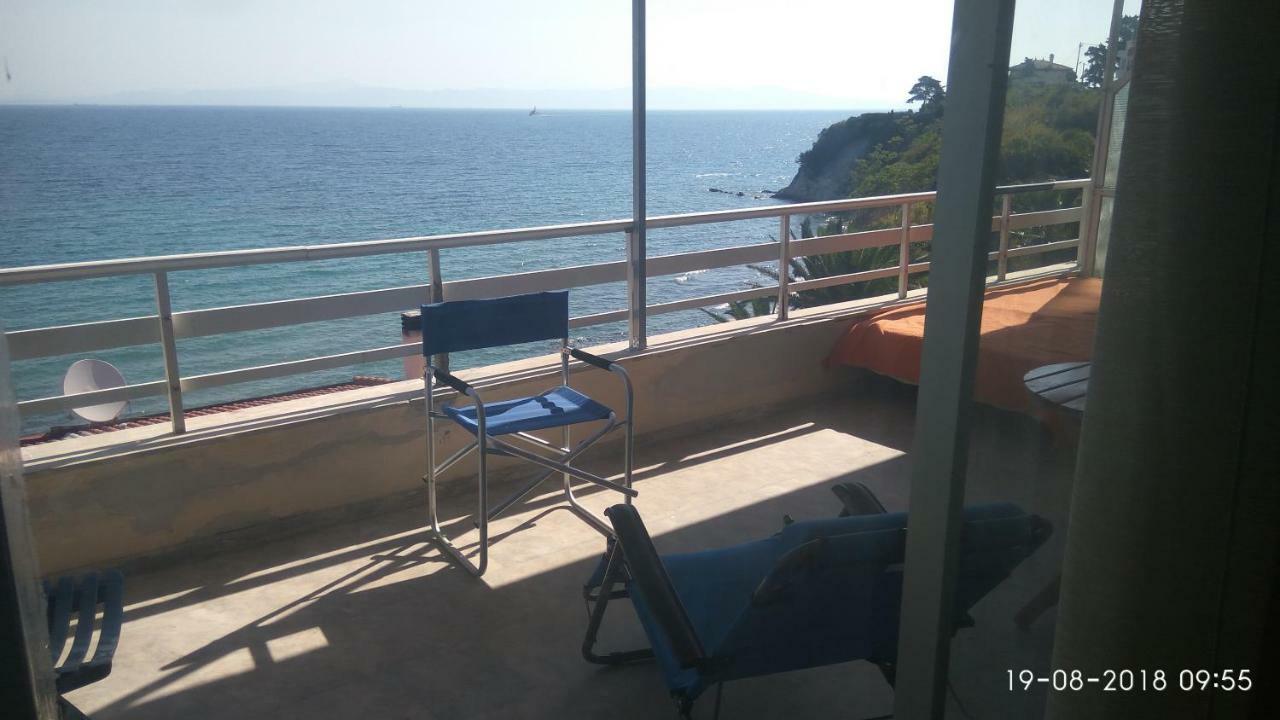 Between The Airport And The Harbour Mytilíni Exterior foto